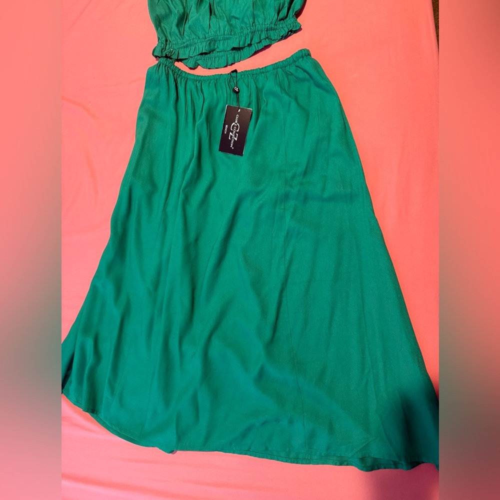 Green Skirt Set with Embroidered Detail - Picture 3 of 14